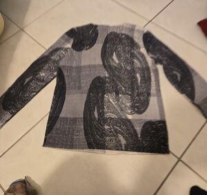 Talbots Crewneck Sweater in Gray and Black Abstract Swirl100%cashmere